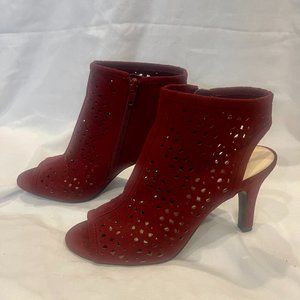 Nine West NW7Scallops open toe & heel booties. 6.5M, Burgundy